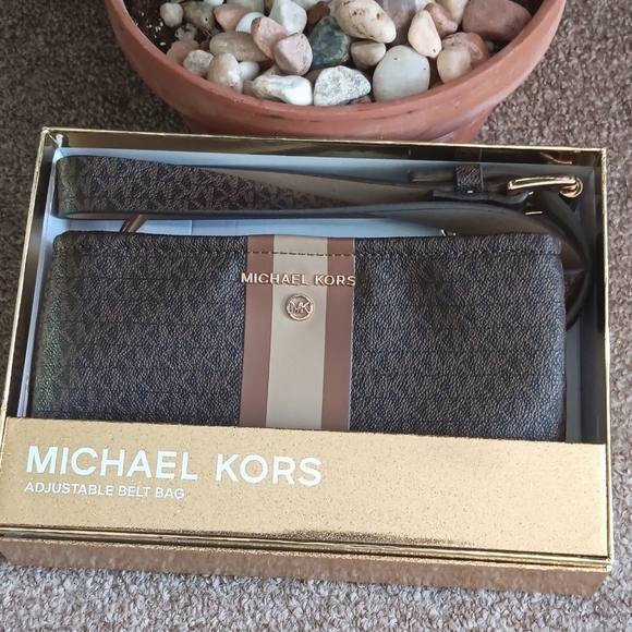 Micheal Kors Belt Bag Size S/M NIB FREE SHIPPING‼️ - Picture 1 of 5